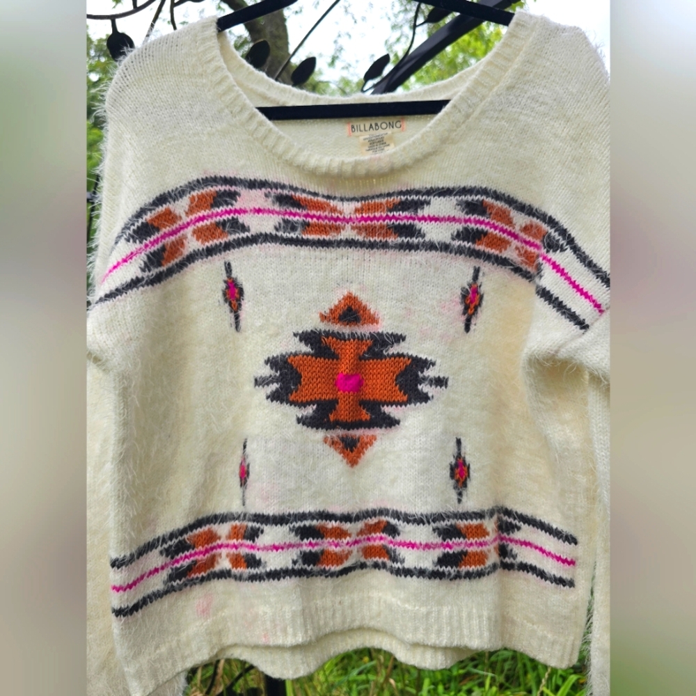 Billabong Cream Aztec Print Fuzzy Knit Sweater – Size Medium